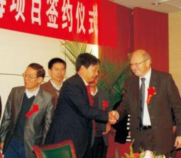 葛章春董事长与丹麦百瑞凡约根.斯托格先生合作签约仪式