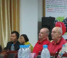 美国农业部树莓专家代表团参加生命果树莓学术研讨会
