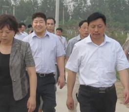 中国科学院副院长施尔畏视察公司树莓种植基地